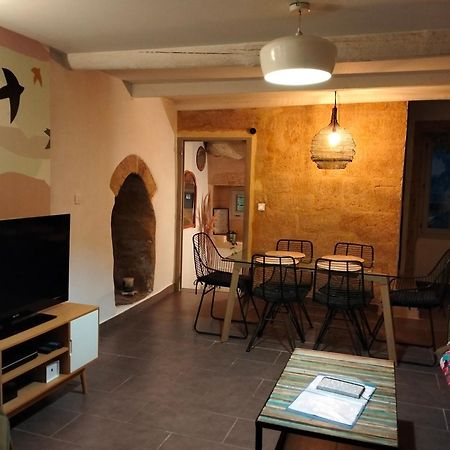 Maison De Village Familiale Pont Du Gard, Toit Terrasse, Barbecue, Fibre Vers Pont du Gard Exterior photo